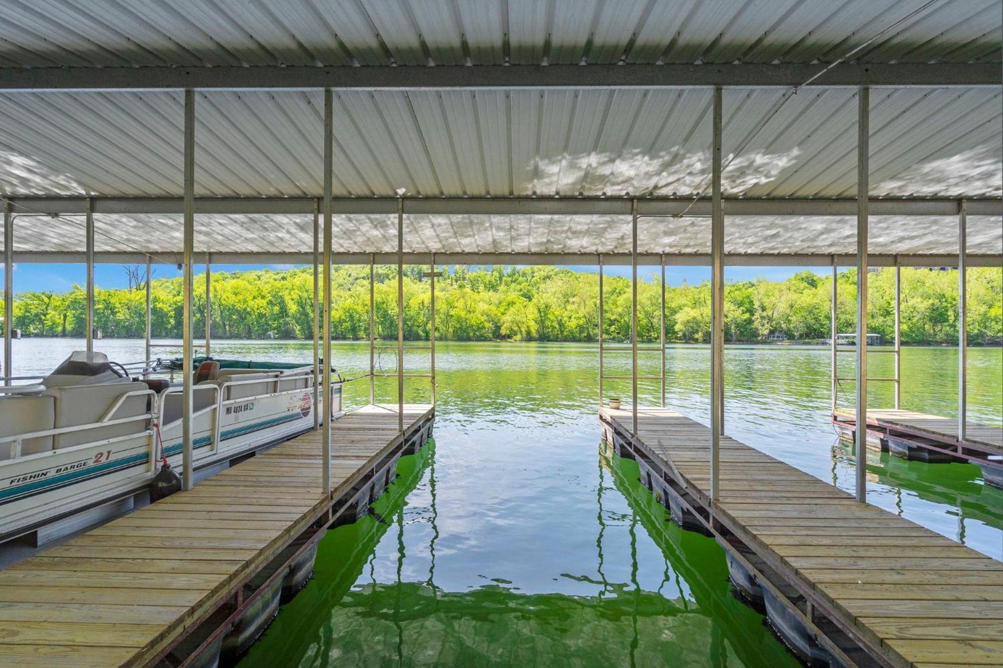 Lakeshore Living ブランソン エクステリア 写真
