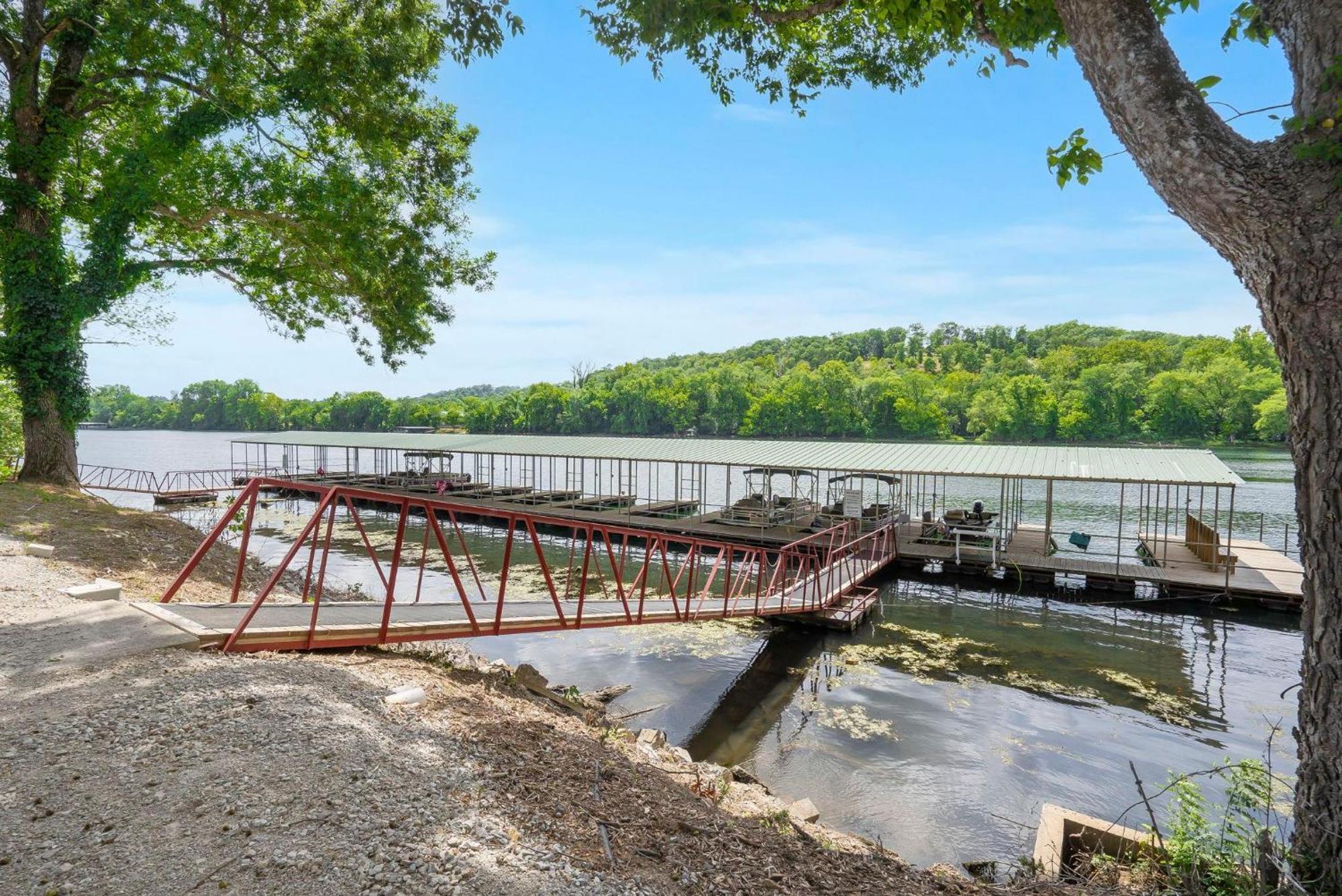 Lakeshore Living ブランソン エクステリア 写真